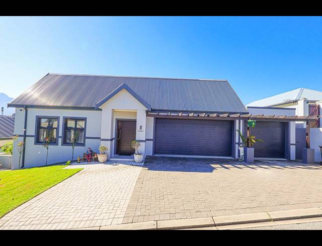 3 BEDROOM HOUSE FOR SALE IN BLUE MOUNTAIN VILLAGE